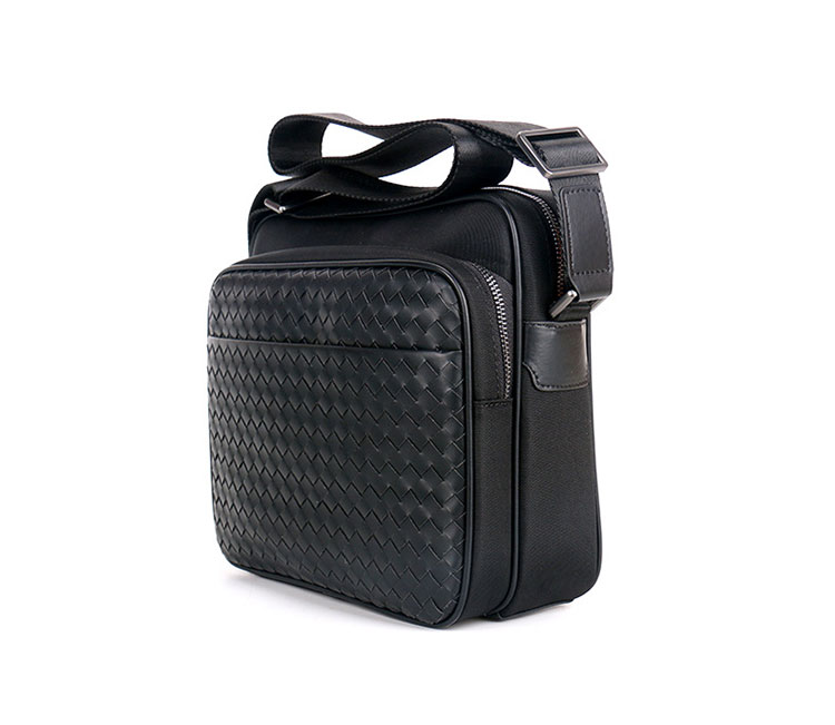 Whatna手作り編み込み 牛革 ショルダーバッグ メンズ メッセンジャーバッグ 横型 B5 9.7インチipad収納可 本 革 厚手 レザー ビジネスバッグ 小さい 斜めがけ バッグ 男性用 紳士用 黒 （5389-1） 2