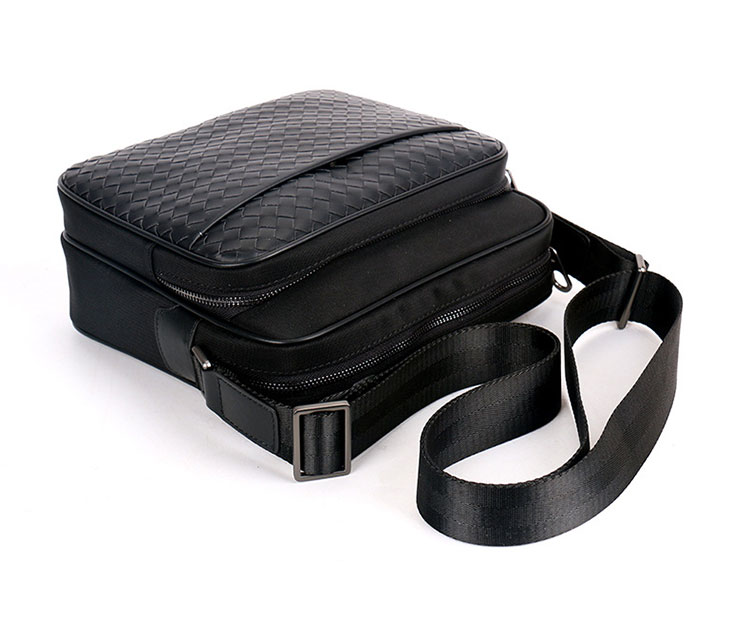 Whatna手作り編み込み 牛革 ショルダーバッグ メンズ メッセンジャーバッグ 横型 B5 9.7インチipad収納可 本 革 厚手 レザー ビジネスバッグ 小さい 斜めがけ バッグ 男性用 紳士用 黒 （5389-1） 4