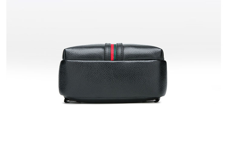 Whatna 革 斜めがけ ボディバッグ ワンショルダー メンズ イヤホン穴付き 左右付け替え可能 本 革 厚手  レザー1370-5