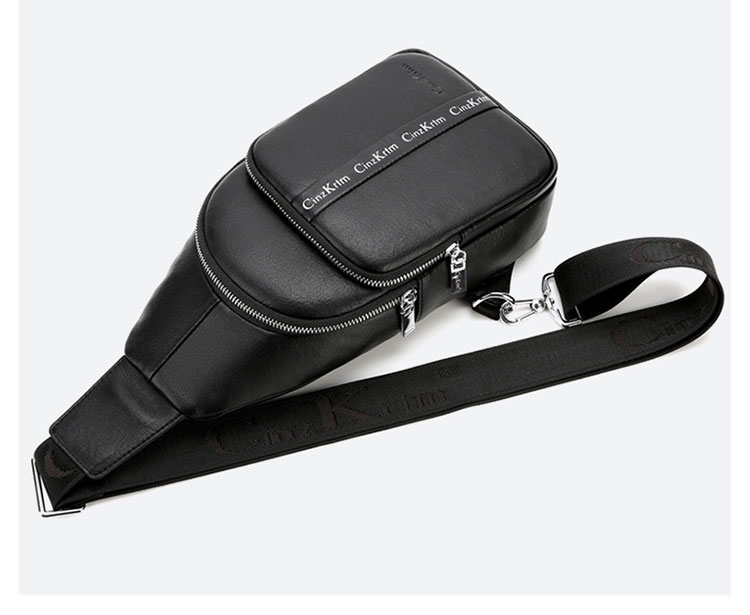 Whatna 革 斜めがけ ボディバッグ ワンショルダー メンズ  イヤホン穴付 USBポート付 左右付け替え可能 本 革 厚手  レザー ブラウン 黒C6602-5