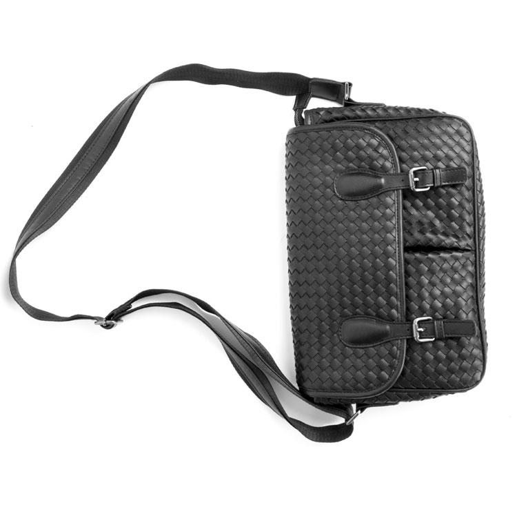 Whatna 手作り編み込み 革 ショルダーバッグ メンズ メッセンジャーバッグ 横型 A4 10.5インチipad収納可 本 革 厚手 レザー ビジネスバッグ 小さい 斜めがけ バッグ 男性用 紳士用 黒-5