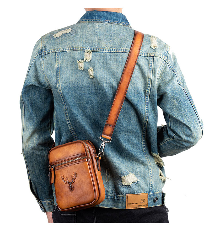 Whatna アンティーク風合い鞣し天 然 牛革 ミニショルダーバッグ メンズ 縦型2way 斜めが ボディバッグ ワンショルダー バッグ 左右付け替え可能 ショルダーベルト付 肩掛けバック ボディ斜め掛け胸バッグ 自転車かばん プレゼント男性-7