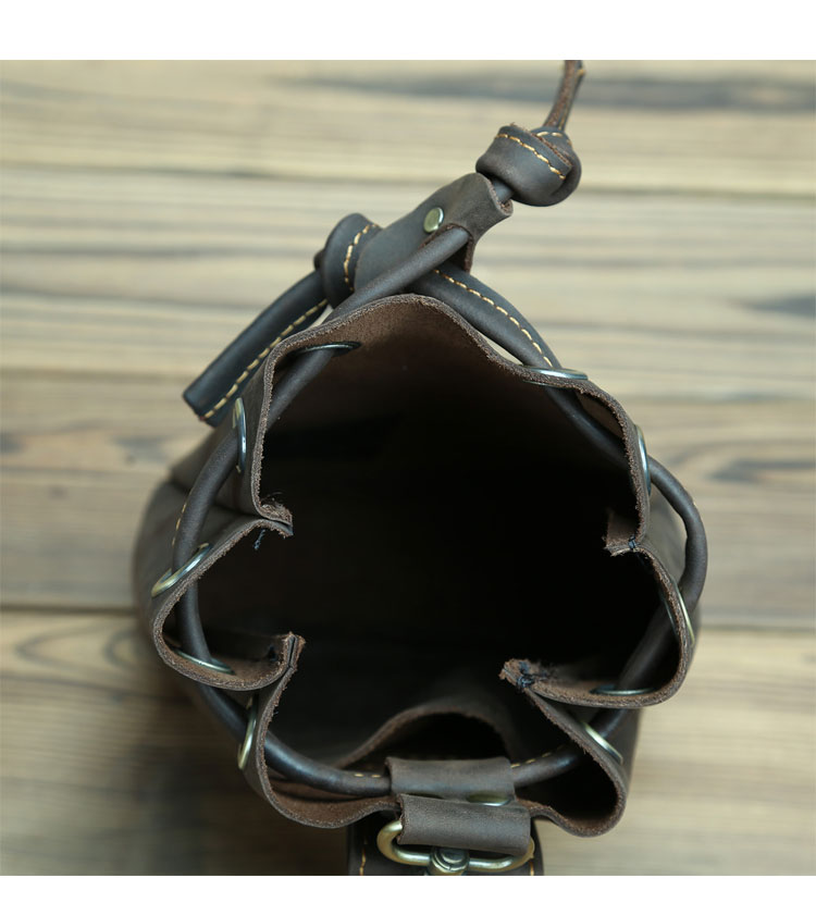 Whatna 天然 厚手 牛革 小銭入れ コインケース メンズ レディース 2way本革 ミニサコッシュ カラビナポーチ ベルトループ 6.5インチiphoneを収納可 巾着袋 ポーチミニ ウエストバッグ イヤホン収納ケース カラビナ付き-6