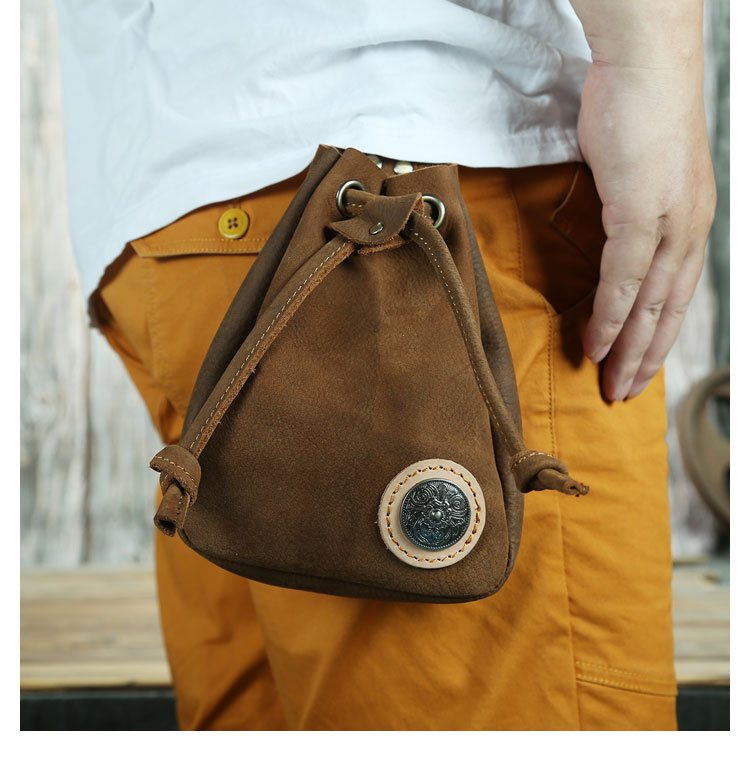 Whatna 天然 厚手 牛革 小銭入れ コインケース メンズ レディース 2way本革 ミニサコッシュ カラビナポーチ ベルトループ 6.5インチiphoneを収納可 巾着袋 ポーチミニ ウエストバッグ イヤホン収納ケース カラビナ付き-10