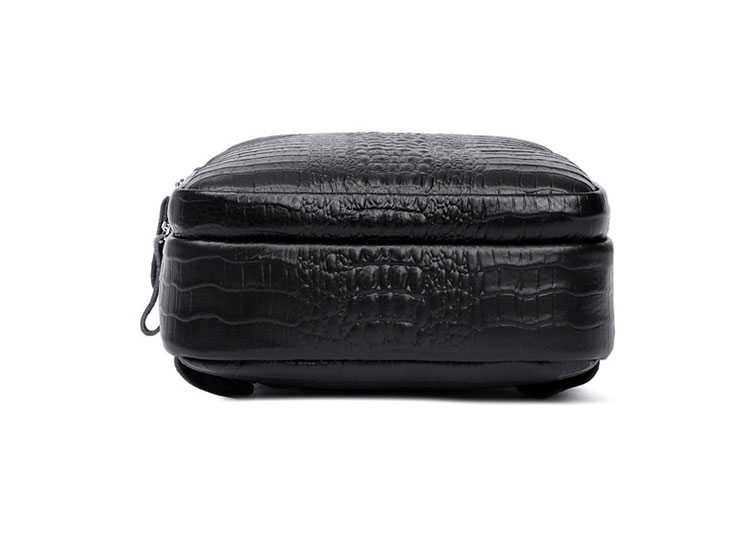 Whatna クロコダイル型押し牛革 斜めがけ ボディバッグ ワンショルダー メンズ  本 革 イヤホン穴付き黒い5015-5