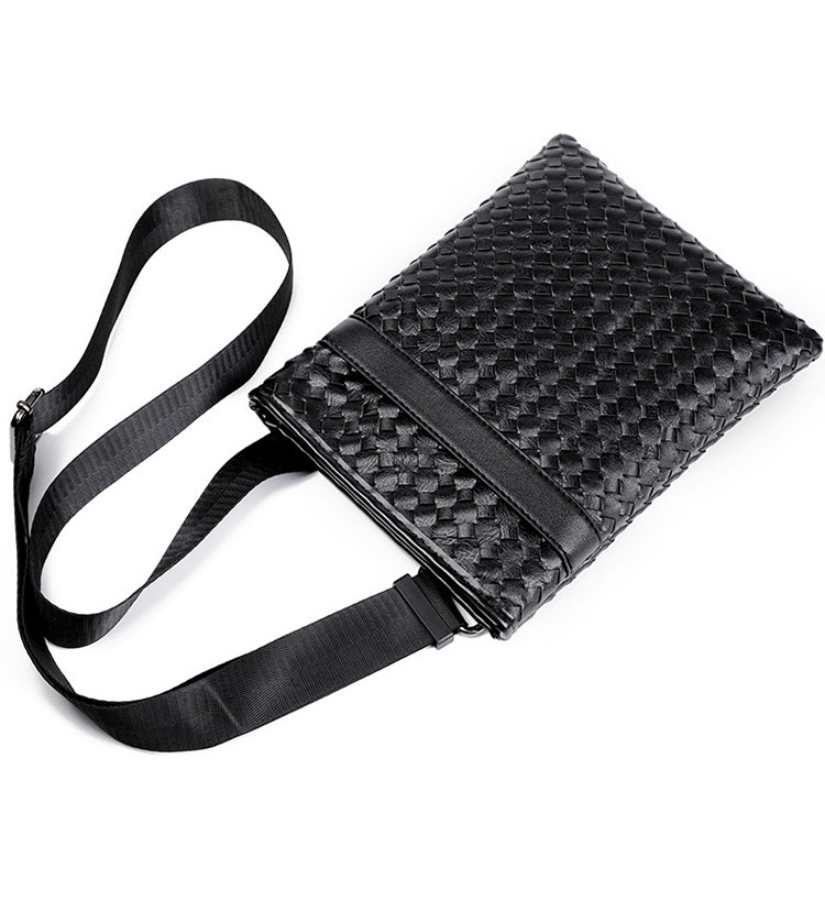 Whatna 厚手 レザーショルダーバッグ メンズ  ボディ斜め掛け 胸バッグ ワンショルダー バッグ セカンド バッグ 革 Ipad 9.7収納可 2室仕切 カジュアル フォーマル ビジネス 通学 通勤 肩掛けバッグ 自転車かばん プレゼント男性-4