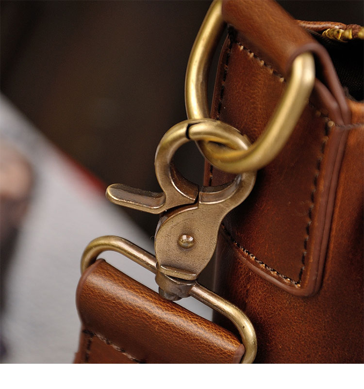 Whatna 厚手 レザー ショルダーバッグ メンズ メッセンジャーバッグ 革 縦型 小さめビジネスバッグ 盗難防止の機能 ipad10.5収納可 通勤 通学 斜めがけバッグ オシャレ な シンプル な 軽量 実用 自転車 かばん男性用  ブラウン-7