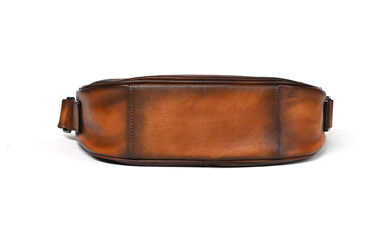 Whatna アンティーク風合い鞣し天 然 牛革ショルダーバッグ メンズ メッセンジャーバッグ 小さめ ビジネスバッグ ipad mini収納可 本革通勤 通学 斜めがけバッグ 自転車 かばん男性用 ブラウン 13598-4