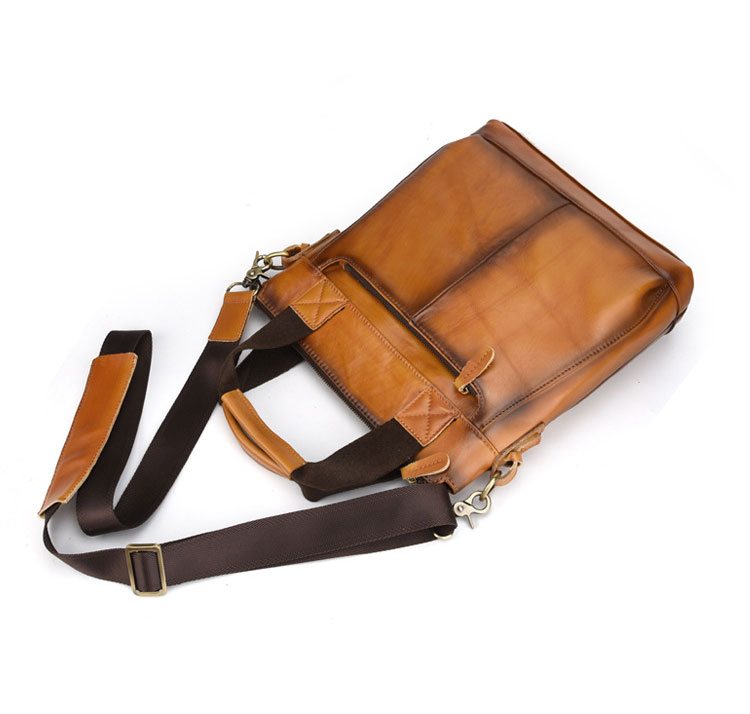 Whatna ワンショルダーメンズ ボディバッグ 斜め掛けバッグ肩掛け 胸バッグ 手提げバッグ メッセンジャーバッグ PUレザー2室仕切 大容量 イヤホン穴付 キーリング付 左右に付け替え可 軽量 男女兼用-4