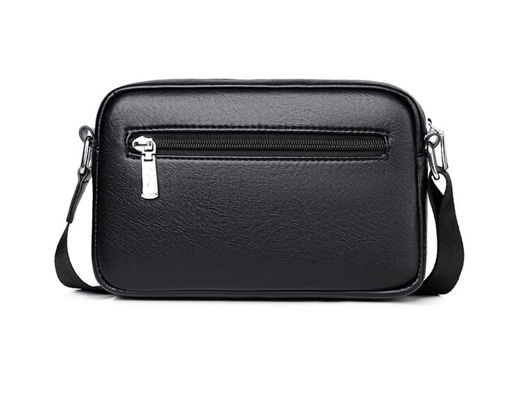 ブラック レザー メッセンジャーバッグ ドットストラップ werkschwarz（ヴェルクシュヴァルツ） messenger bag ＋ cross