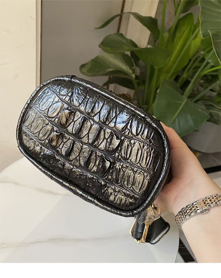 Whatna クロコダイル革 本革 斜めがけ ボディバッグ ワンショルダー メンズ ボディ斜め掛け 胸バッグ 厚手 レザー ワニ革左右付け替え可能 黑-6