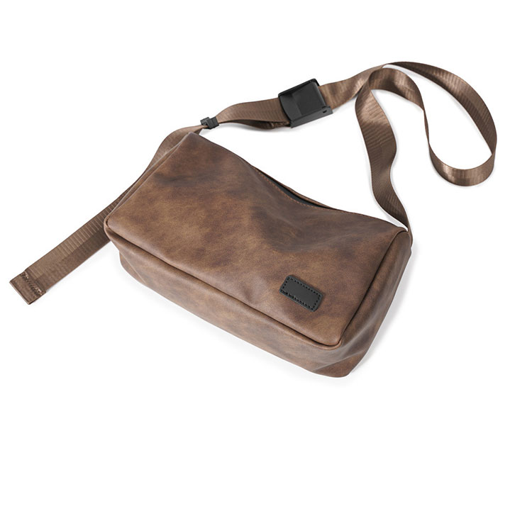 Whatna 革 ショルダーバッグ メンズ 斜め掛け ボディバッグ 胸バッグ 厚 手 レザー小さめビジネスバッグ ipad Mini収納可 肩掛け 通勤 通学 斜めがけバッグ 防水 バッグ 自転車 かばん男性用-2