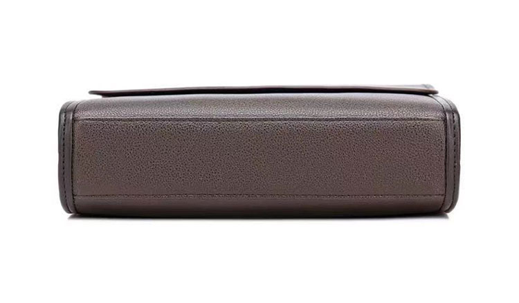 Whatna 革 ショルダーバッグ メンズ 斜め掛け ボディバッグ 胸バッグ 3室仕切 厚 手 レザー 縦型 小さめビジネスバッグB5 9.7インチipad収納可 肩掛け 通勤 通学 斜めがけバッグ 防水 バッグ 自転車 かばん男性用8816-3