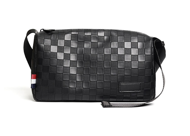 Whatna ワンショルダーバッグ メンズ  ショルダーバッグ ボディー バッグ 斜め掛けバッグ 肩掛け胸バッグ メッセンジャーバッグ 小さい 革 レザー ショルダー肩掛けバッグ 男女兼用-4