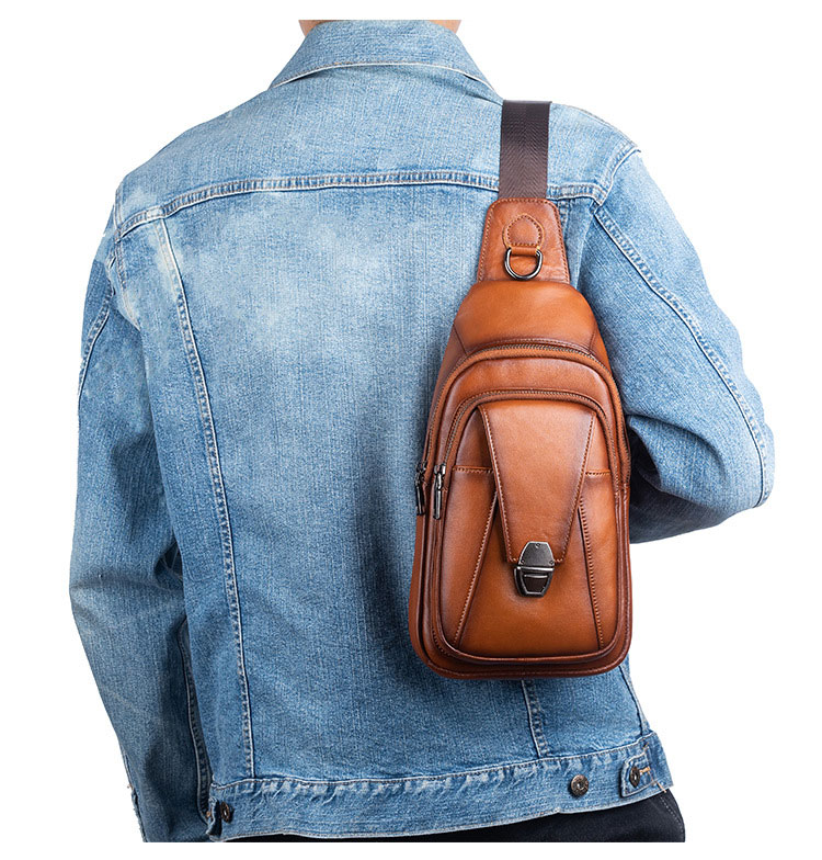 Whatna アンティーク風合い鞣し天 然 牛 革 ワンショルダーメンズ 3way 斜めがけ 肩掛け ボディバッグ 胸バッグ リュックバック 手持ちバック 手提げバック イヤホン穴付き 本革 厚手 レザー ダブルファスナー 左右付け替え可能 WX8686-10