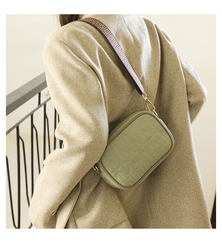 Whatna ミニ ショルダーバッグ レディース 斜めがけボディ胸バッグ 小さめ 牛 革 本 革 厚手 レザー 軽量 ショルダー 肩掛け ミニバッグ 女性 通勤 旅行 バッグ スマホポーチ 6602-5