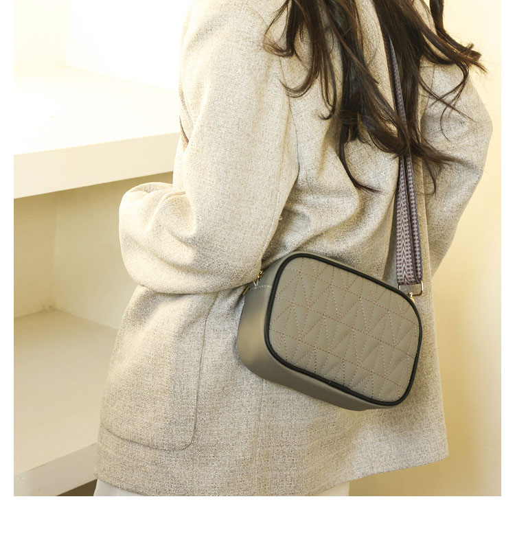 Whatna ミニ ショルダーバッグ レディース 斜めがけボディ胸バッグ 小さめ 牛 革 本 革 厚手 レザー 軽量 ショルダー 肩掛け ミニバッグ 女性 通勤 旅行 バッグ スマホポーチ 6602-7