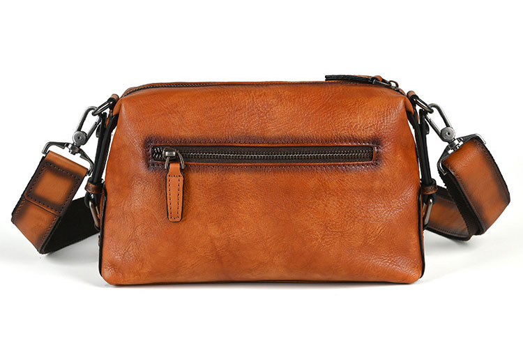 Whatna アンティーク風合い鞣し天 然 牛革ショルダーバッグ メンズ 斜め掛けボディバッグ 胸バッグ ipad 9.7収納可 本 革 小さめビジネスバッグ肩掛け 通勤 通学 斜めがけバッグ 小さめメッセンジャーバッグ 防水 バッグ 自転車 かばん男性用-2
