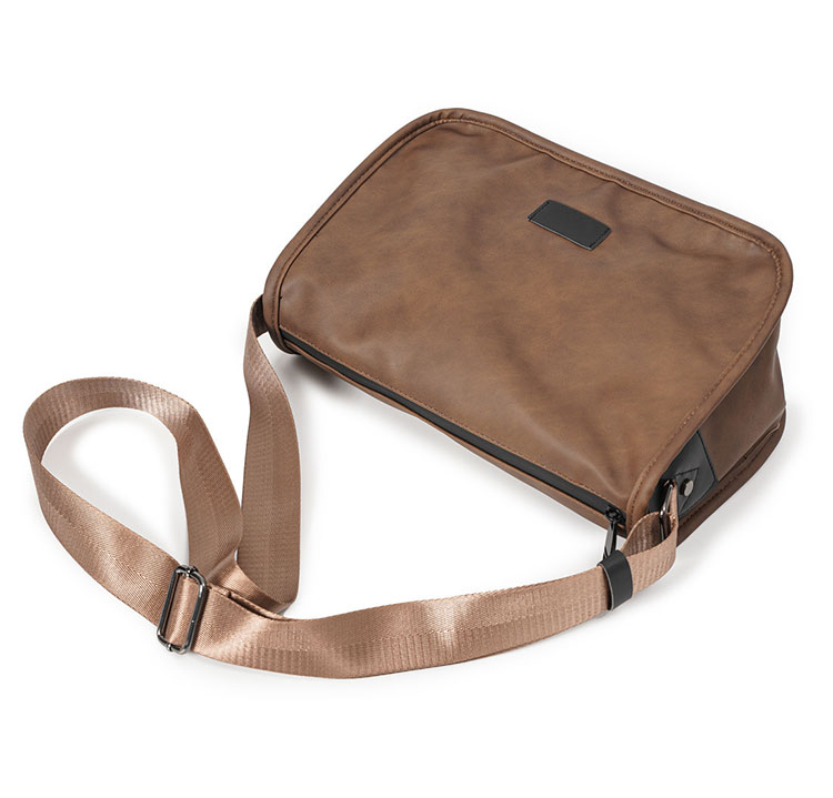 Whatna 革 ワンショルダーバッグ メンズ 斜め掛け ボディバッグ 胸バッグ 厚手 PUレザー メッセンジャーバッグ 横型 ipad 10.5収納可 肩掛け 通勤 通学 斜めがけバッグ 防水 バッグ 自転車 かばん男性用-4