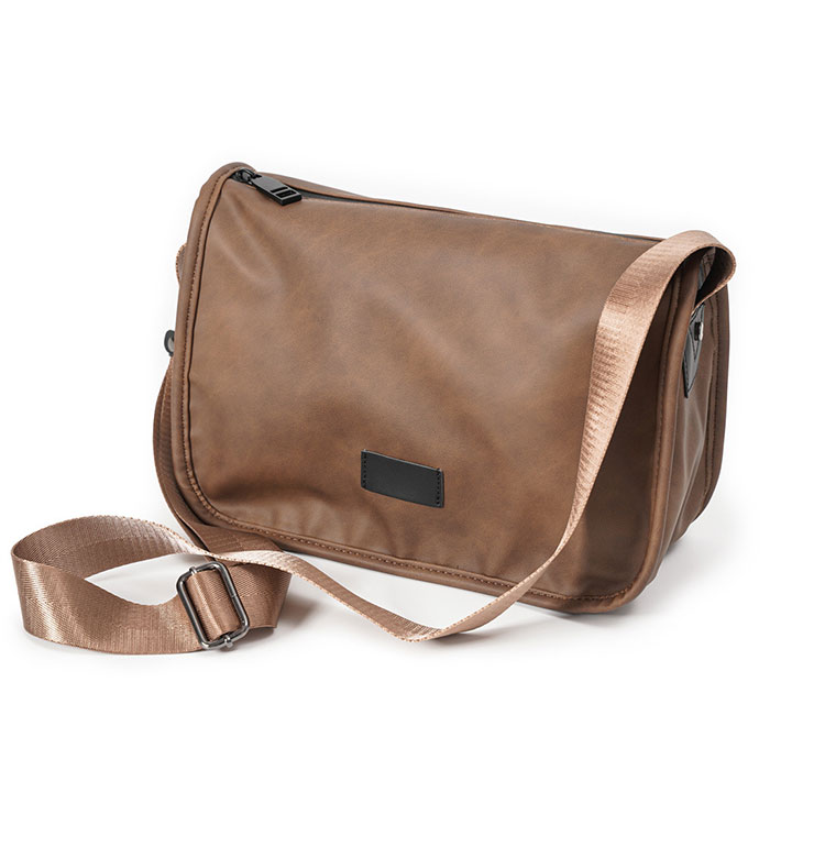 Whatna 革 ワンショルダーバッグ メンズ 斜め掛け ボディバッグ 胸バッグ 厚手 PUレザー メッセンジャーバッグ 横型 ipad 10.5収納可 肩掛け 通勤 通学 斜めがけバッグ 防水 バッグ 自転車 かばん男性用-2