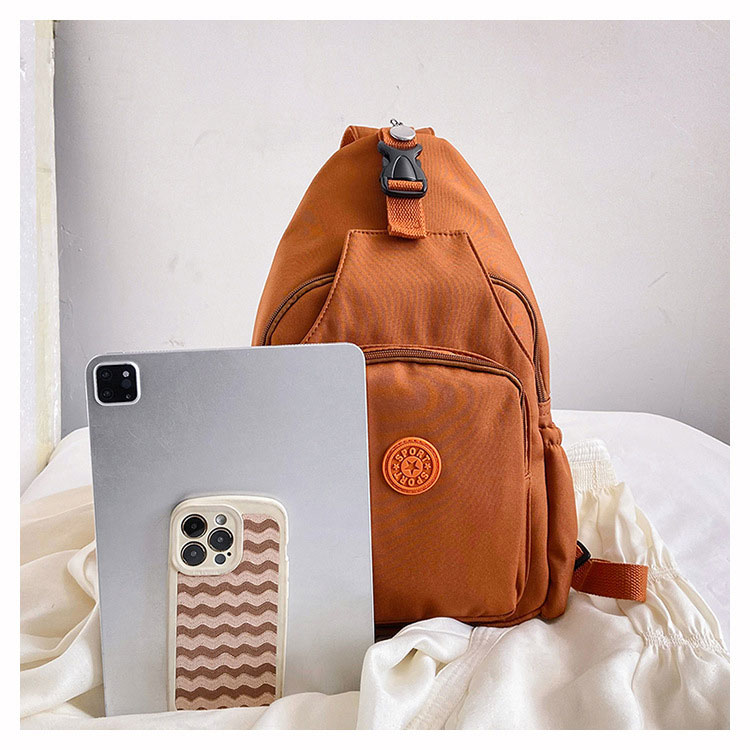 Whatna  ワンショルダーバッグ メンズ  レディース リュックバック ボディバッグ 胸バッグ 肩掛けバッグ マザーズバッグ 左右付け替え可能 A4サイズ収納可-1