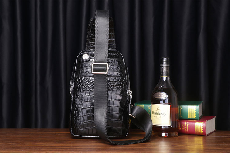 Whatna クロコダイル革 斜めがけ ボディバッグ ワンショルダー メンズバッグ ボディ斜め掛け 胸バッグ 本革 厚手 レザー ワニ革 黑 6163-3