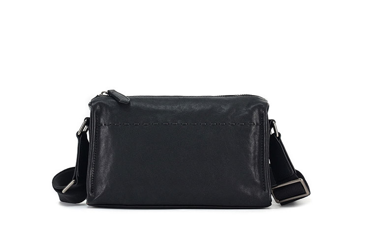 Whatna アンティーク風合い鞣し天 然 牛革ショルダーバッグ メンズ メッセンジャーバッグ 小さめ ビジネスバッグ ipad Mini収納可 横 型 本革通勤 通学 斜めがけバッグ 自転車 かばん男性用 黒6755-1