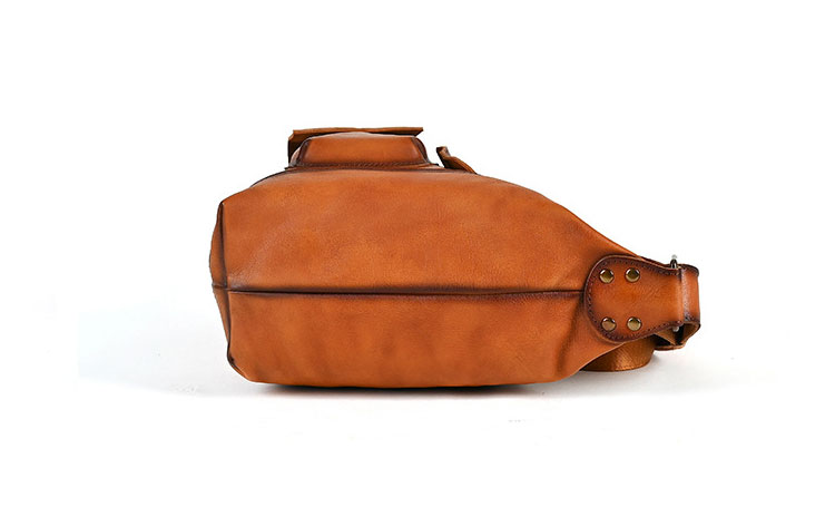 Whatna アンティーク風合い鞣し天 然 牛 革 斜めがけ ボディバッグ ワンショルダー メンズ ボディ斜め掛け 胸バッグ 肩掛けバック本革 厚手 レザー 左右付け替え可能 LW13642-4