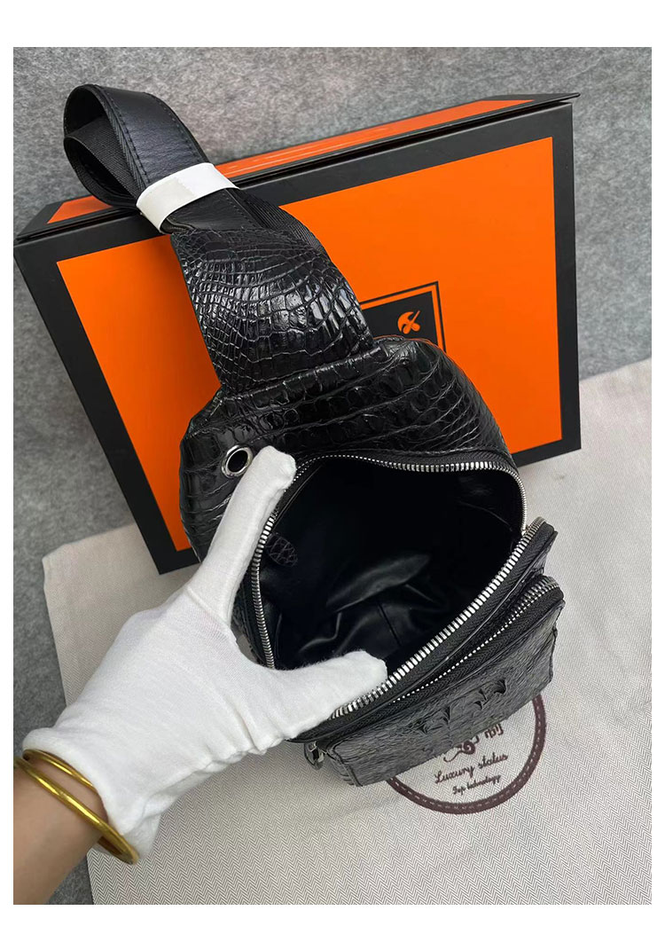 Whatna 斜めがけ ボディバッグ ワンショルダー メンズバッグ ボディ斜め掛け 胸バッグ イヤホン穴付き 本革 厚手 レザー黑 5216-7