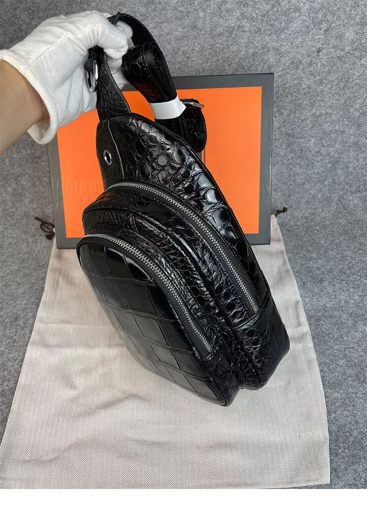 Whatna 斜めがけ ボディバッグ ワンショルダー メンズバッグ  ボディ斜め掛け 胸バッグ イヤホン穴付き 本革 厚手 レザー黒 5217-3