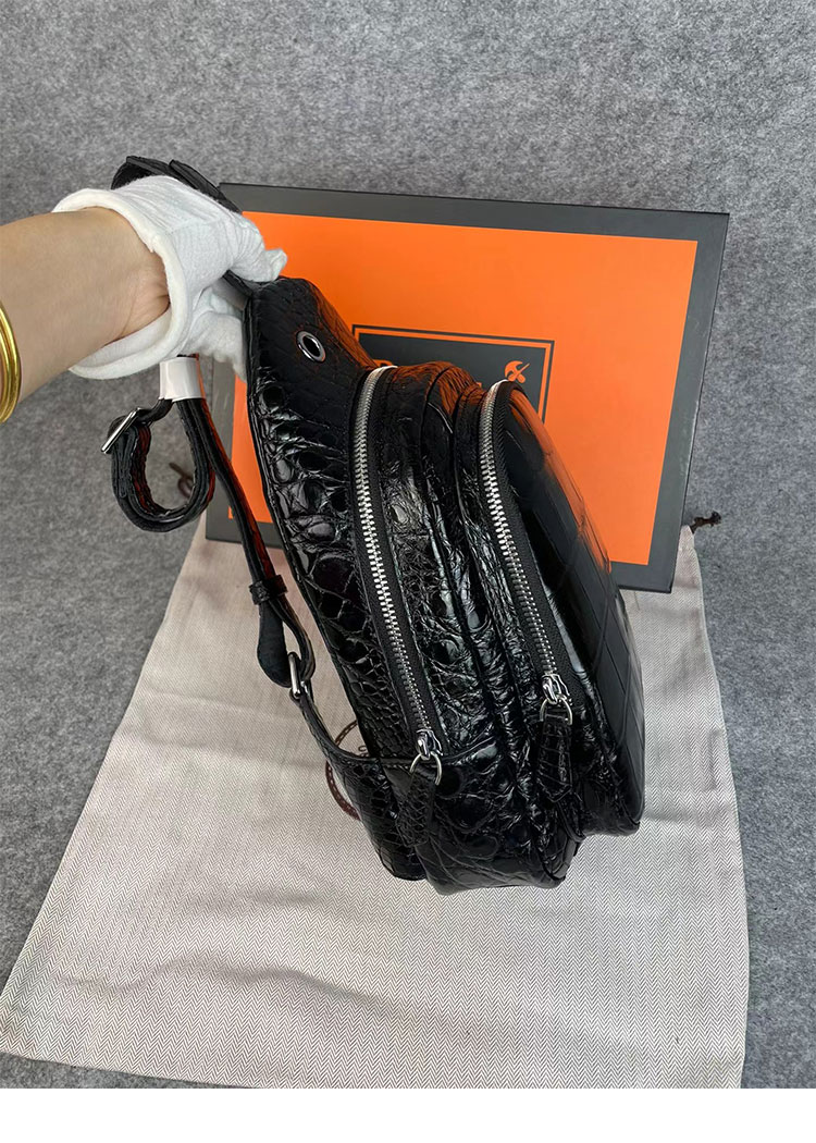 Whatna 斜めがけ ボディバッグ ワンショルダー メンズバッグ  ボディ斜め掛け 胸バッグ イヤホン穴付き 本革 厚手 レザー黒 5217-5