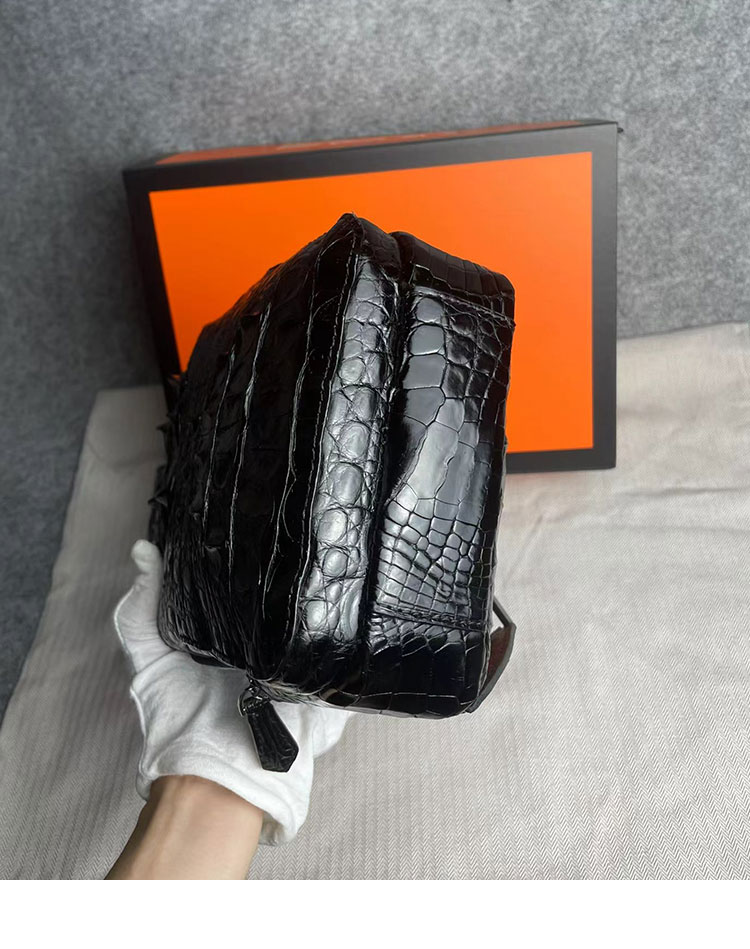 Whatna 斜めがけ ボディバッグ ワンショルダー メンズバッグ ボディ斜め掛け 胸バッグ イヤホン穴付き 本革 厚手 レザー黑 5218-4