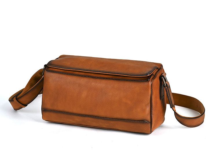 Whatna アンティーク風合い鞣し天 然 牛 革 斜めがけ ボディバッグ ワンショルダー メンズ ボディ斜め掛け 胸バッグ  肩掛けバック本革 厚手 レザー 左右付け替え可能  13799-1