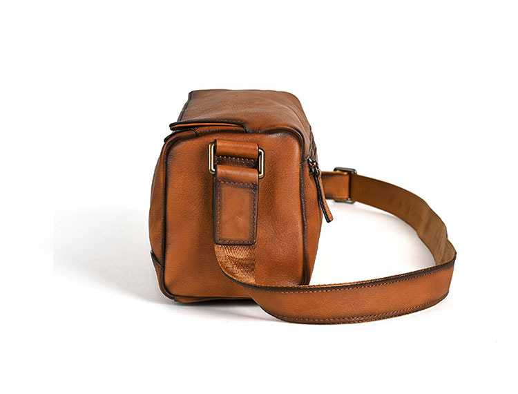 Whatna アンティーク風合い鞣し天 然 牛 革 斜めがけ ボディバッグ ワンショルダー メンズ ボディ斜め掛け 胸バッグ  肩掛けバック本革 厚手 レザー 左右付け替え可能  13799-3