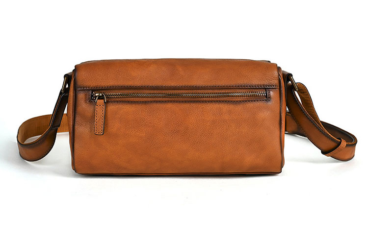 Whatna アンティーク風合い鞣し天 然 牛 革 斜めがけ ボディバッグ ワンショルダー メンズ ボディ斜め掛け 胸バッグ  肩掛けバック本革 厚手 レザー 左右付け替え可能  13799-2