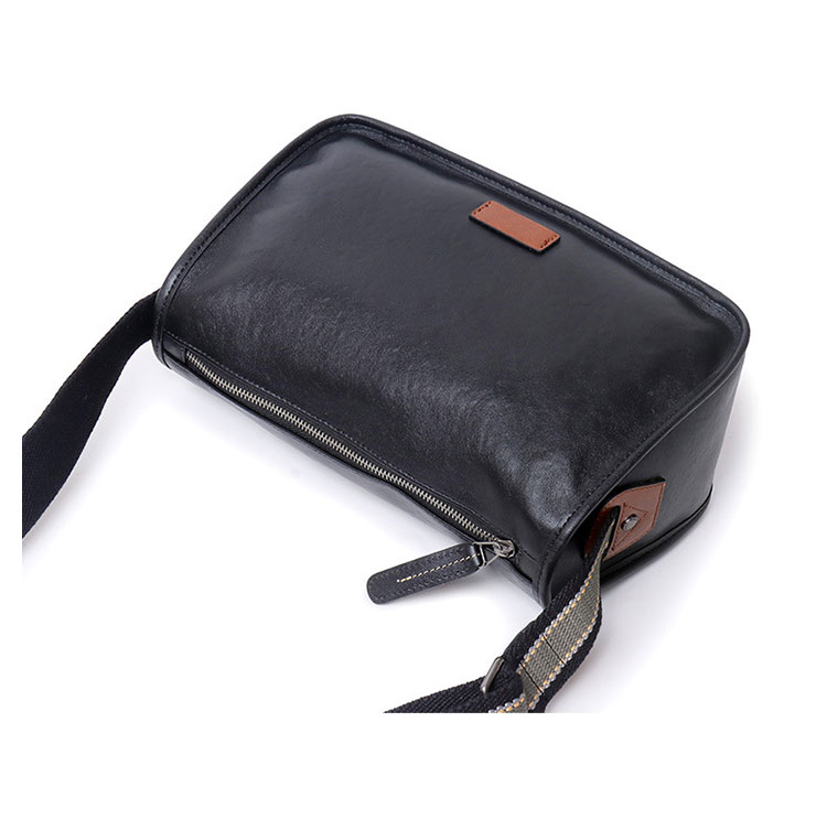 Whatna アンティーク風合い鞣し天 然 牛革ショルダーバッグ メンズ メッセンジャーバッグ ボディ斜め掛け胸バッグ かばん斜めがけ 小さめ ビジネスバッグ A4 ipad 10.5収納可 本革 通勤 通学 斜めがけバッグ 自転車 かばん男性用 黒YH8066-5