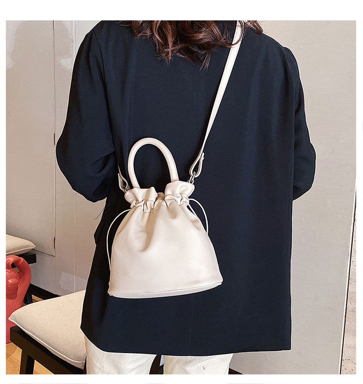 Whatna 牛革 ミニ ショルダーバッグ レディース 斜めがけボディ胸バッグ 小さめ 本 革 厚手 レザー 軽量 ショルダー 肩掛け ミニバッグ 女性 通勤 旅行 バッグ スマホポーチ  A010-11