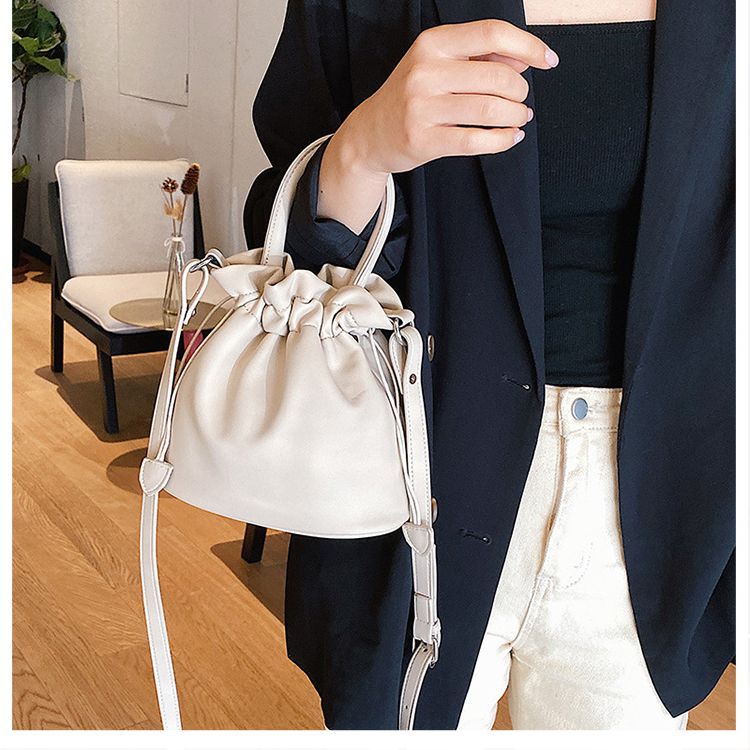 Whatna 牛革 ミニ ショルダーバッグ レディース 斜めがけボディ胸バッグ 小さめ 本 革 厚手 レザー 軽量 ショルダー 肩掛け ミニバッグ 女性 通勤 旅行 バッグ スマホポーチ  A010-14