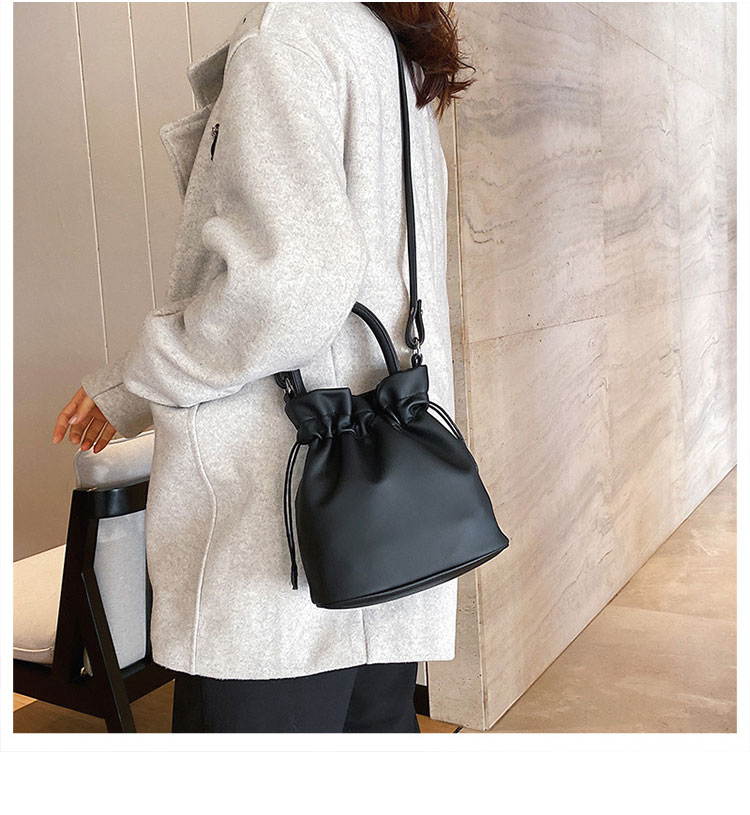 Whatna 牛革 ミニ ショルダーバッグ レディース 斜めがけボディ胸バッグ 小さめ 本 革 厚手 レザー 軽量 ショルダー 肩掛け ミニバッグ 女性 通勤 旅行 バッグ スマホポーチ  A010-10