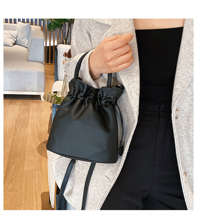 Whatna 牛革 ミニ ショルダーバッグ レディース 斜めがけボディ胸バッグ 小さめ 本 革 厚手 レザー 軽量 ショルダー 肩掛け ミニバッグ 女性 通勤 旅行 バッグ スマホポーチ  A010-7