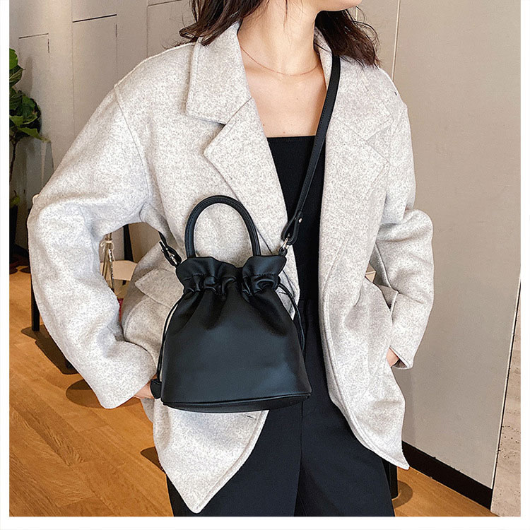 Whatna 牛革 ミニ ショルダーバッグ レディース 斜めがけボディ胸バッグ 小さめ 本 革 厚手 レザー 軽量 ショルダー 肩掛け ミニバッグ 女性 通勤 旅行 バッグ スマホポーチ  A010-9