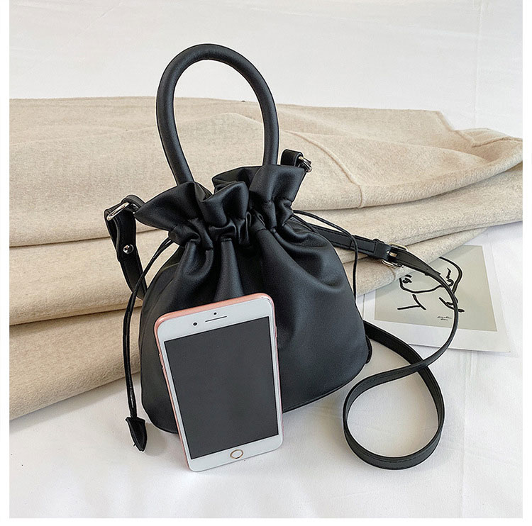 Whatna 牛革 ミニ ショルダーバッグ レディース 斜めがけボディ胸バッグ 小さめ 本 革 厚手 レザー 軽量 ショルダー 肩掛け ミニバッグ 女性 通勤 旅行 バッグ スマホポーチ  A010-3