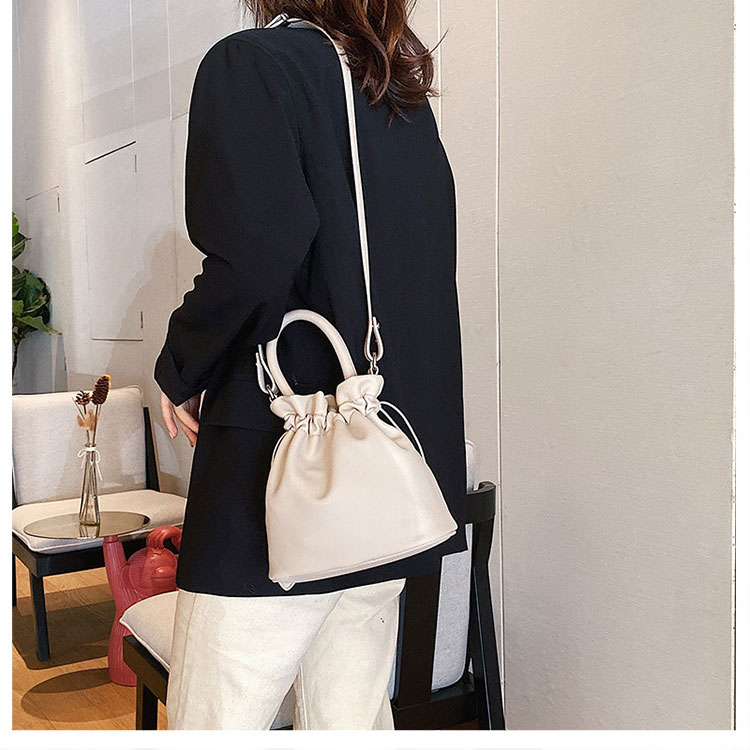 Whatna 牛革 ミニ ショルダーバッグ レディース 斜めがけボディ胸バッグ 小さめ 本 革 厚手 レザー 軽量 ショルダー 肩掛け ミニバッグ 女性 通勤 旅行 バッグ スマホポーチ  A010-13