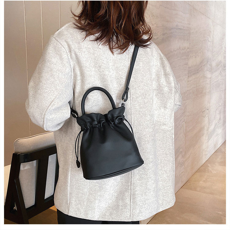 Whatna 牛革 ミニ ショルダーバッグ レディース 斜めがけボディ胸バッグ 小さめ 本 革 厚手 レザー 軽量 ショルダー 肩掛け ミニバッグ 女性 通勤 旅行 バッグ スマホポーチ  A010-8