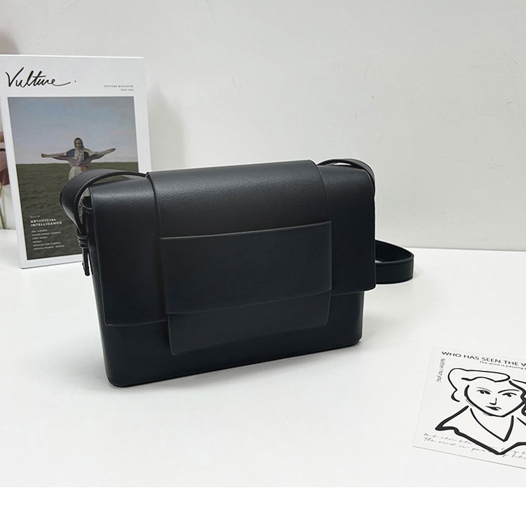 Whatna  ワンショルダーバッグ メンズ胸バッグ 斜め掛け 肩掛け PUレザー iPad mini収納可 コンパクト 軽量 ビジネス 通勤 旅行 登山 出張用-5