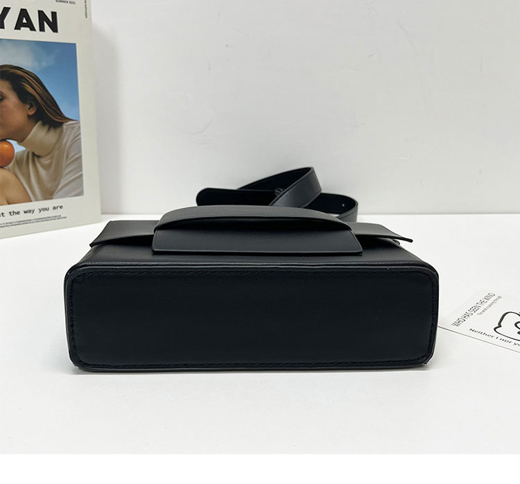 Whatna  ワンショルダーバッグ メンズ胸バッグ 斜め掛け 肩掛け PUレザー iPad mini収納可 コンパクト 軽量 ビジネス 通勤 旅行 登山 出張用-3