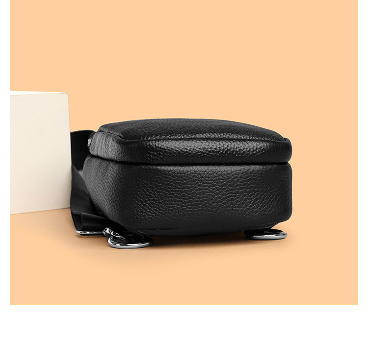 Whatna  牛 革 ワンショルダーメンズ レディース 肩掛け ボディ斜め掛け 胸バッグ 大容量 2室仕切 左右に付け替え可 軽量 男女兼用-6