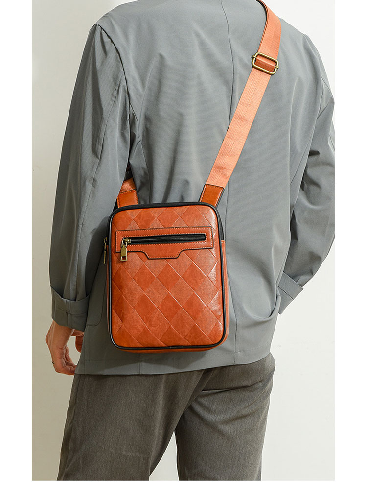 Whatna 斜めがけボディバッグ ワンショルダーメンズかばん 斜めがけ 肩掛けバッグメッセンジャーバッグ シンプル カジュアル PUレザ ー  B5 ipad 9.7 収納可-11