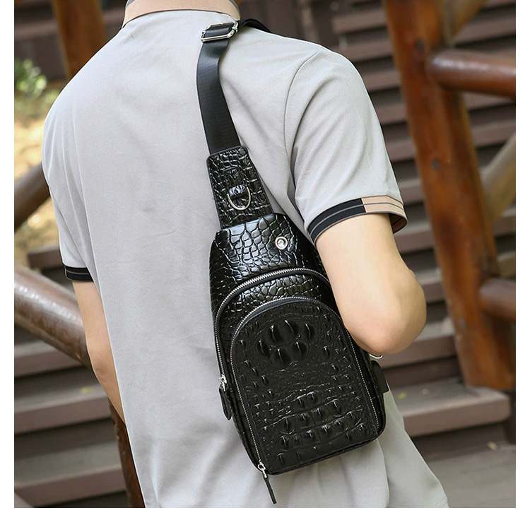 Whatna ボディバッグ メンズ 斜め掛け ワンショルダー クロコダイル型押し本革 9.7インチ iPad収納可 イヤホン穴・充電ポート付き-12