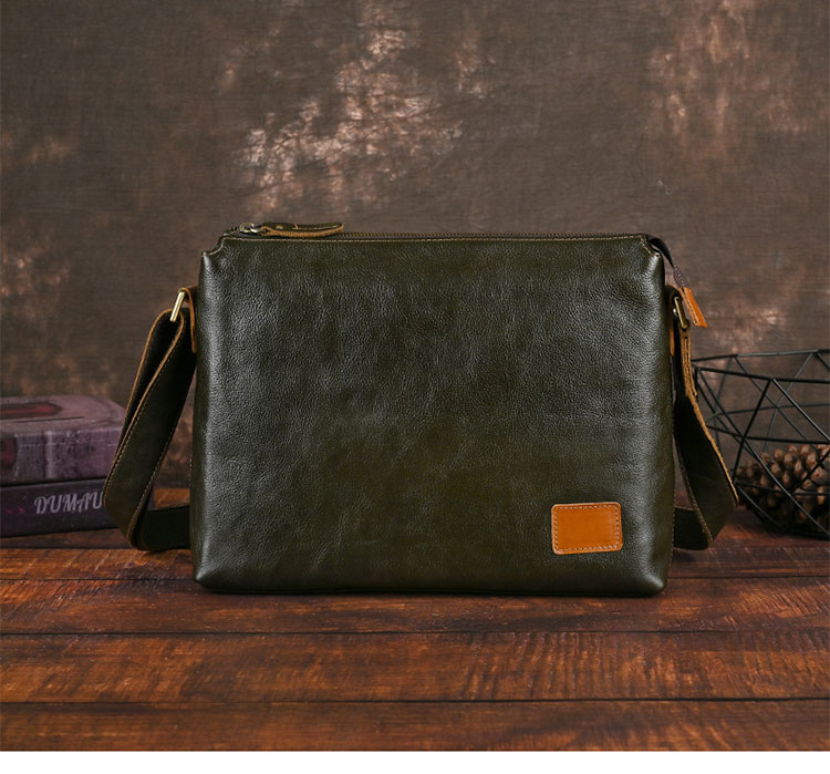 Whatna アンティーク風合い鞣し天 然 牛革ショルダーバッグ メンズ 斜めがけ メッセンジャーバッグ大さめA4サイズ ipad pro 13収納可  横 型 本 革通勤 通学  結婚式 ビジネス フォーマル 冠婚葬祭  自転車 かばん18022-1